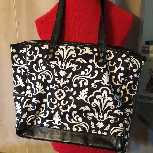 thirty-one Handbags - NWOT Thirty-One Black & White Bag
